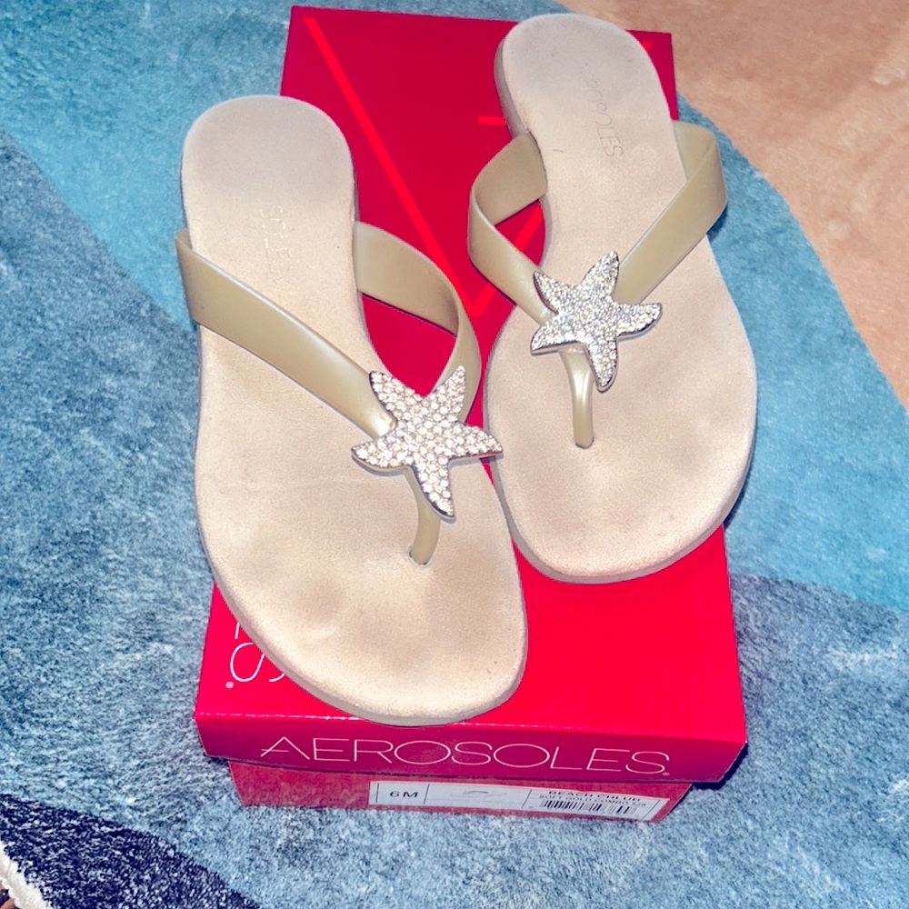 AEROSOLES Beach Chlub soft gold combo tan starfish sandal flip flops - size 6